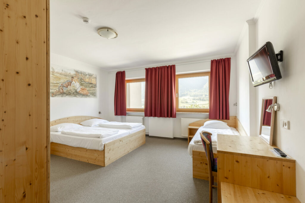 2023_09_27_Hotel_Saxl-11 Rooms svg+xml;charset=utf