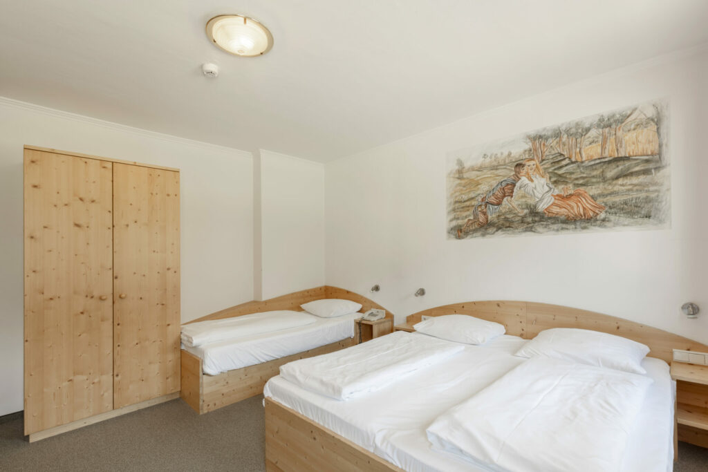 2023_09_27_Hotel_Saxl-12 Rooms svg+xml;charset=utf