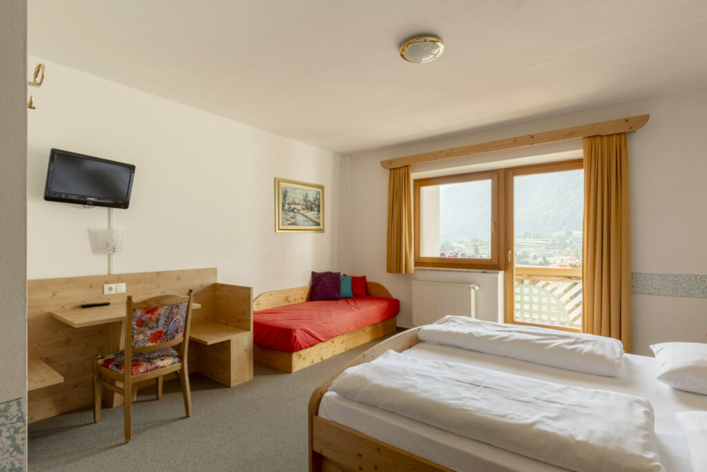 2023_09_27_Hotel_Saxl-14 Rooms svg+xml;charset=utf