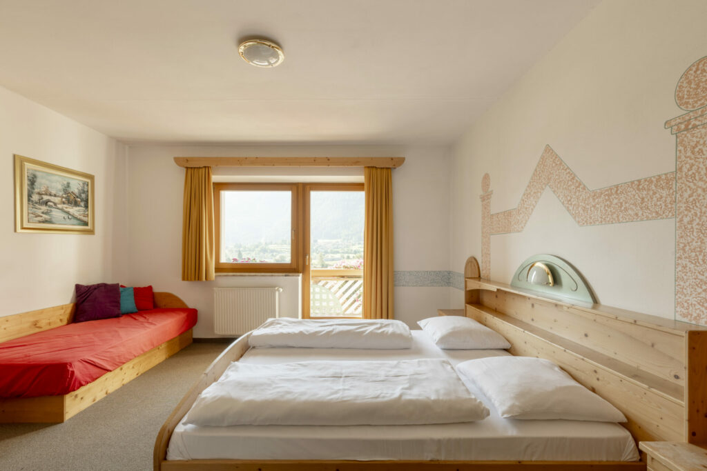 2023_09_27_Hotel_Saxl-15 Rooms svg+xml;charset=utf