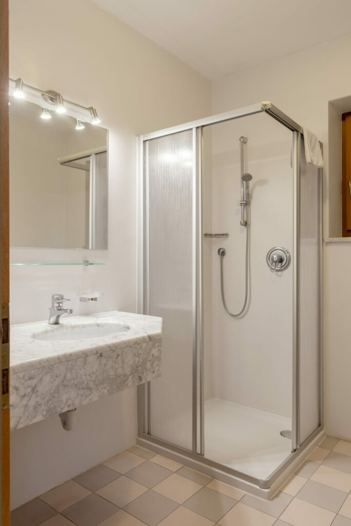 2023_09_27_Hotel_Saxl-16 Rooms svg+xml;charset=utf