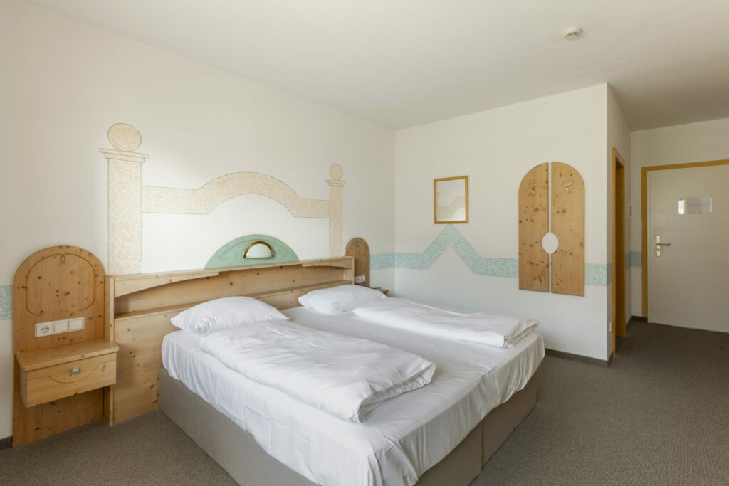 2023_09_27_Hotel_Saxl-6 Rooms svg+xml;charset=utf