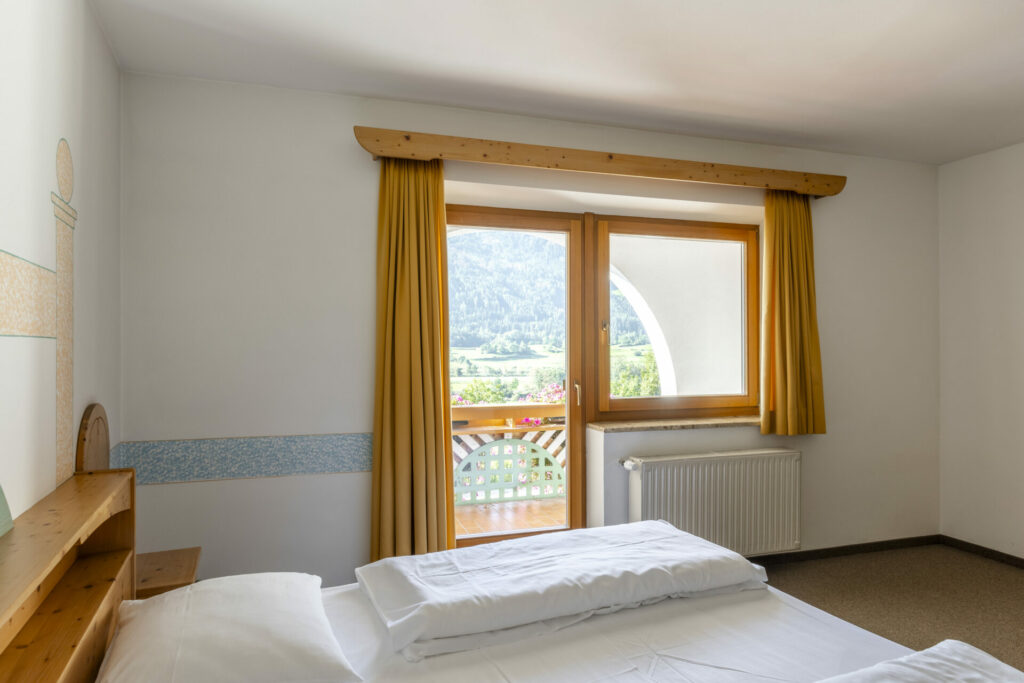 2023_09_27_Hotel_Saxl-8 Rooms svg+xml;charset=utf